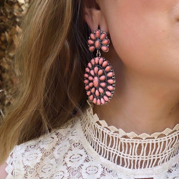 🆕 Bohemian Blossom Earrings - Peach - Picture 1 of 2